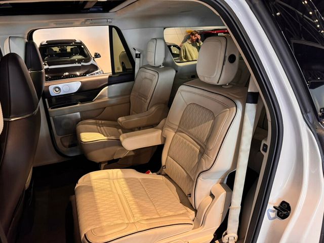 2019 Lincoln Navigator L BlackLabel/4x4/CaptainsChairs/Htd&CldMassageSeats/PanoRoof/NAV - 22968126 - 10