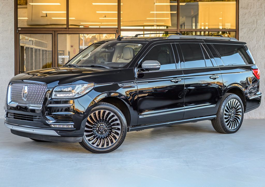 2019 Lincoln Navigator Black Label photo 2