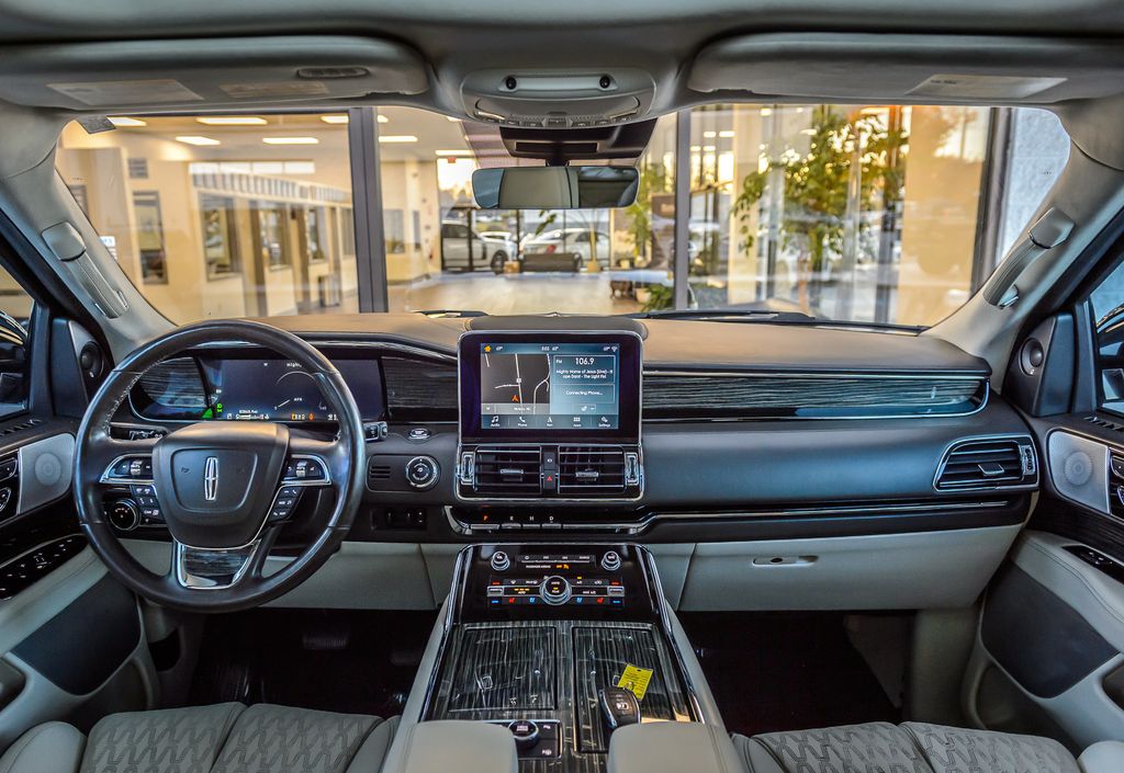 2019 Lincoln Navigator Black Label photo 3