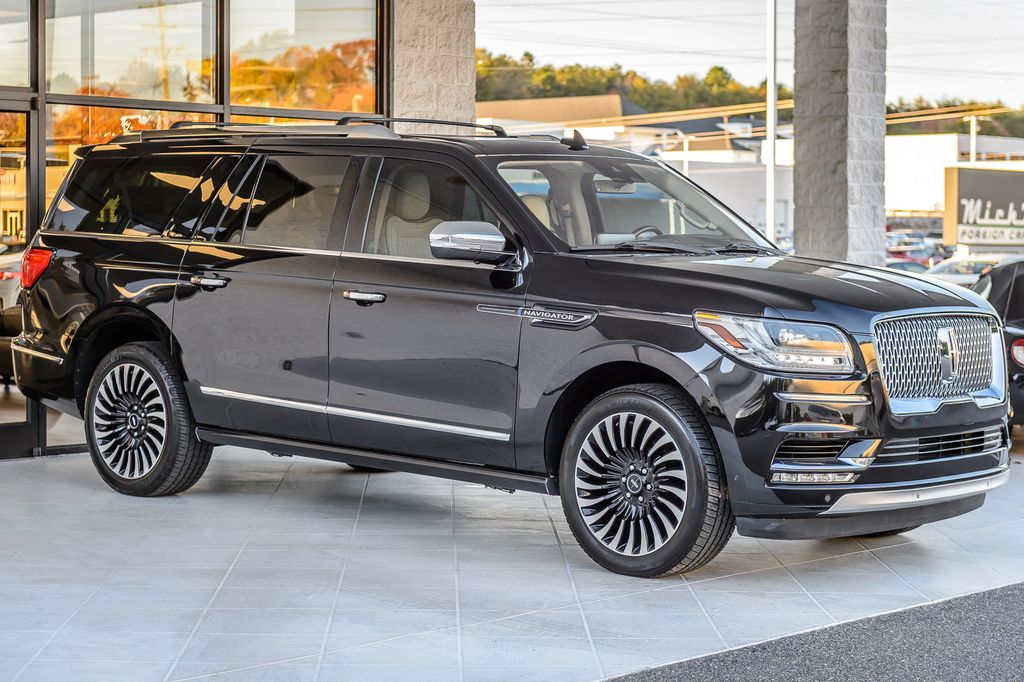 2019 Lincoln Navigator Black Label photo 4