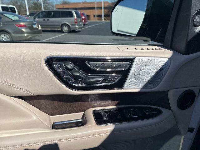2019 Lincoln Navigator L Reserve - 23002457 - 13