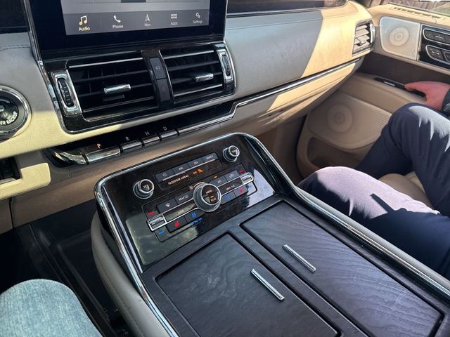 2019 Lincoln Navigator L Reserve - 23002457 - 18