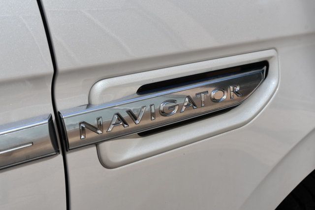 2019 Lincoln Navigator L Reserve 4x4 - 23043115 - 17