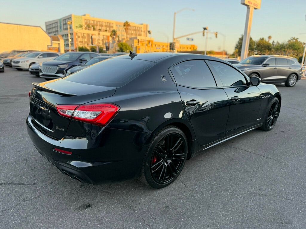 2019 Maserati Ghibli GranSport photo 2
