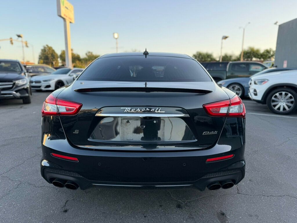 2019 Maserati Ghibli GranSport photo 3