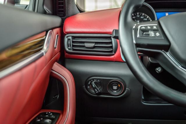 2019 Maserati Levante LEVANTE GRANLUSSO - NAV - MOONROOF - BACKUP CAM - LOW MILES - 22993070 - 27