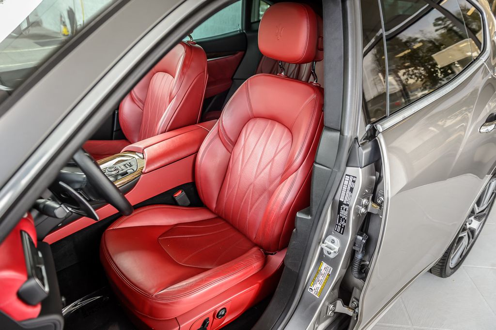 2019 Maserati Levante LEVANTE GRANLUSSO - NAV - MOONROOF - BACKUP CAM - LOW MILES - 22993070 - 38