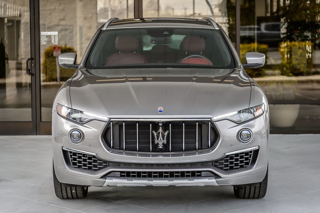 2019 Maserati Levante LEVANTE GRANLUSSO - NAV - MOONROOF - BACKUP CAM - LOW MILES - 22993070 - 4