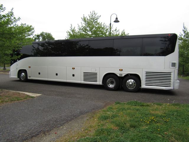 2019 MCI J4500 56 Passengers + Onboard Lavatory - 23076115 - 10
