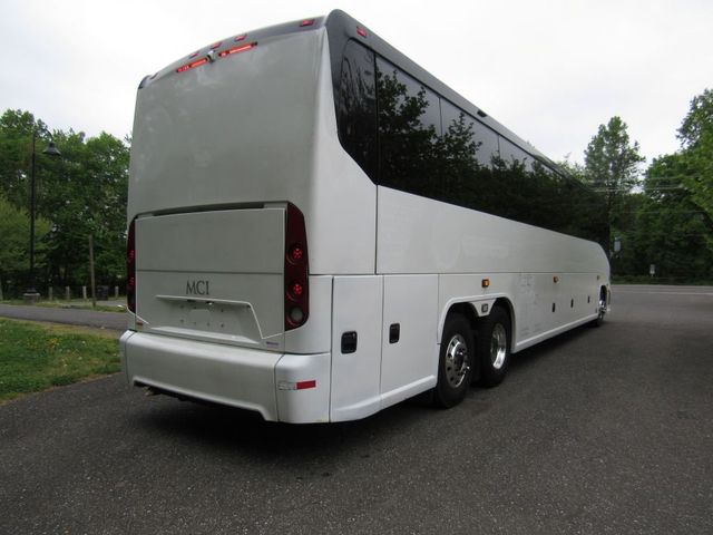 2019 MCI J4500 56 Passengers + Onboard Lavatory - 23076115 - 15