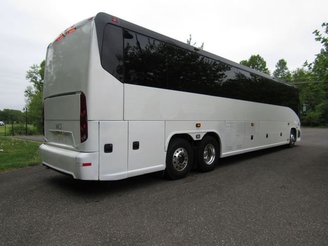 2019 MCI J4500 56 Passengers + Onboard Lavatory - 23076115 - 16