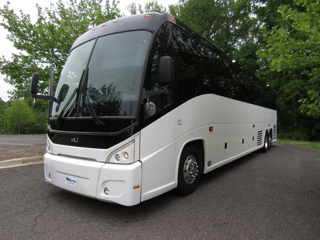 2019 MCI J4500 56 Passengers + Onboard Lavatory - 23076115 - 1