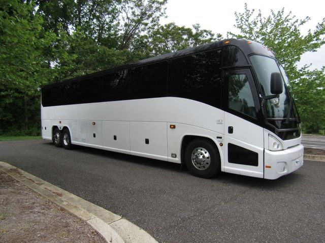 2019 MCI J4500 56 Passengers + Onboard Lavatory - 23076115 - 19