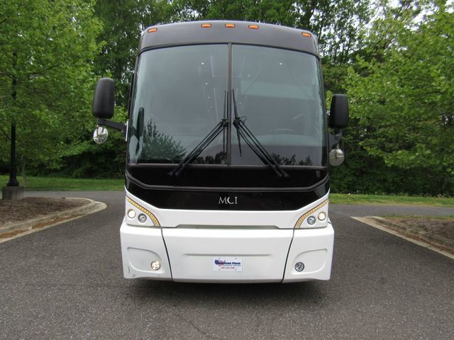 2019 MCI J4500 56 Passengers + Onboard Lavatory - 23076115 - 21