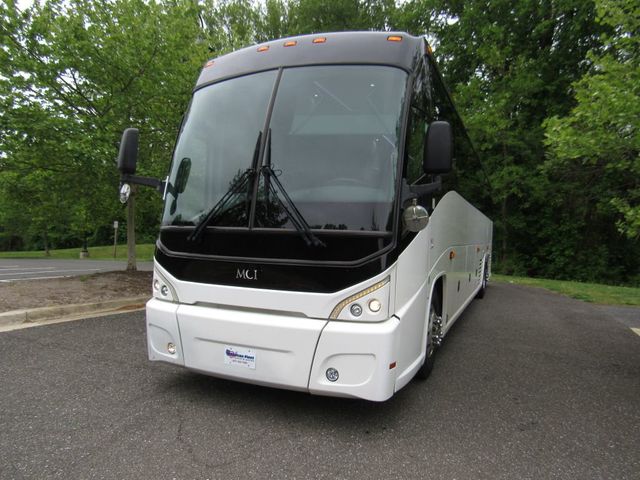 2019 MCI J4500 56 Passengers + Onboard Lavatory - 23076115 - 22