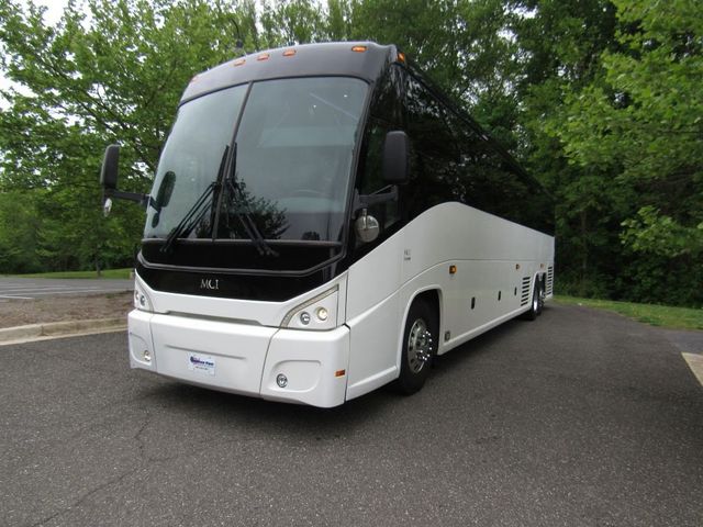 2019 MCI J4500 56 Passengers + Onboard Lavatory - 23076115 - 23