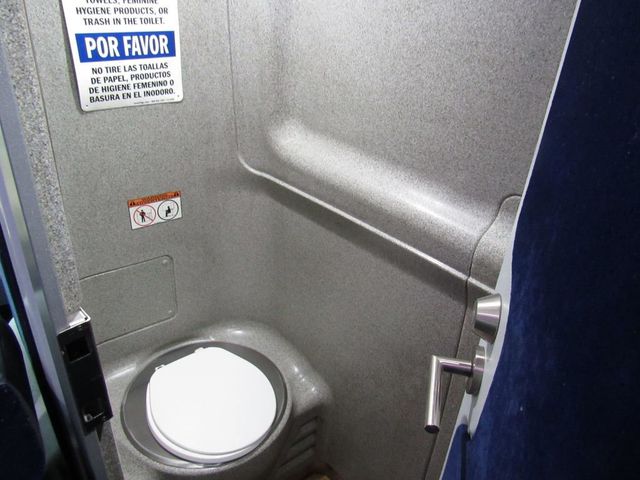 2019 MCI J4500 56 Passengers + Onboard Lavatory - 23076115 - 27