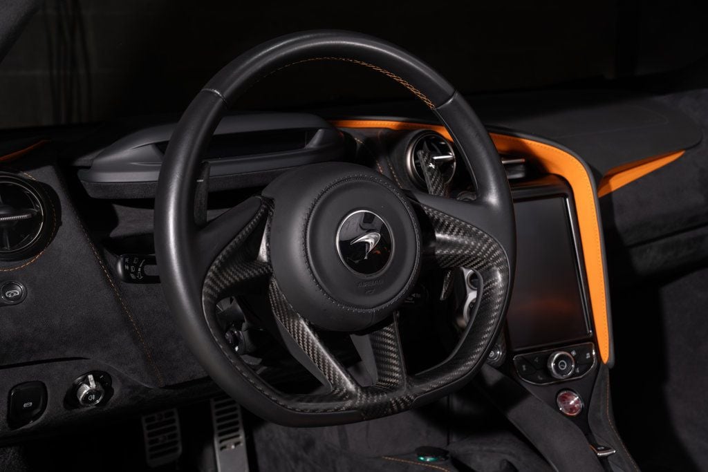 McLaren 720S photo 11