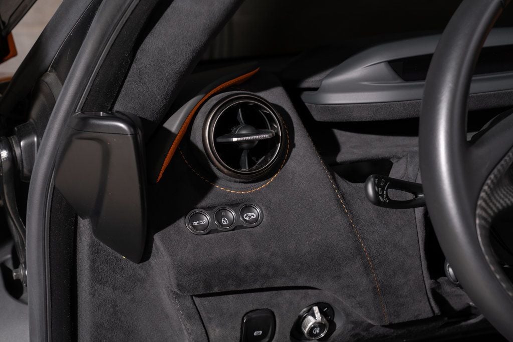 McLaren 720S photo 12