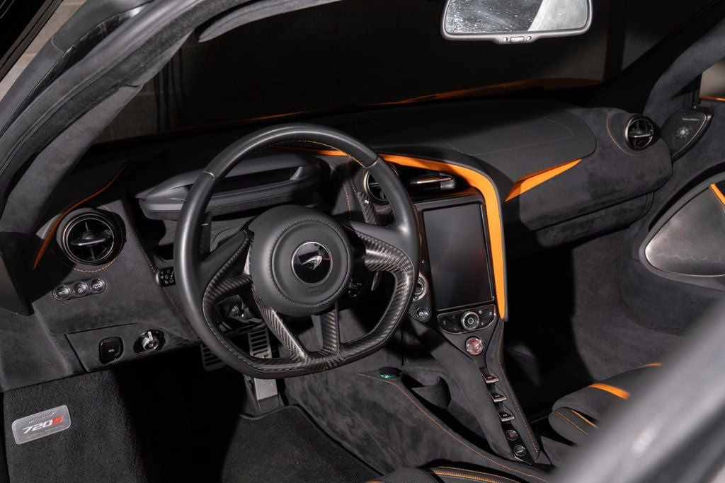 McLaren 720S photo 14