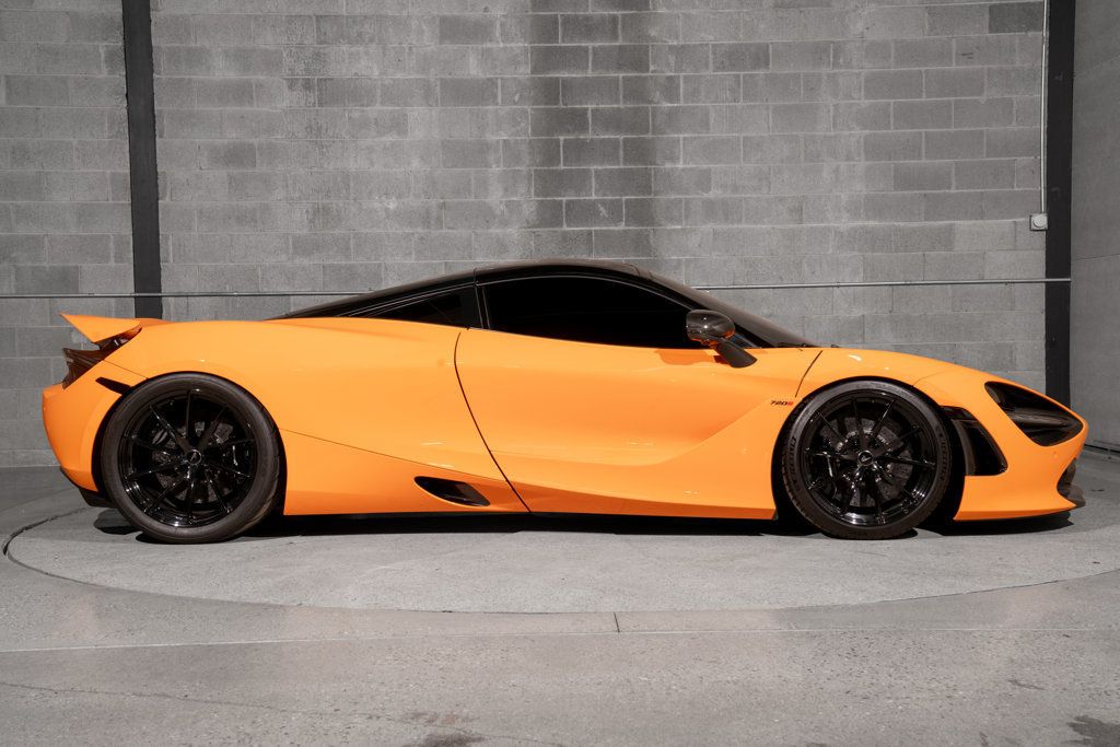 McLaren 720S photo 2