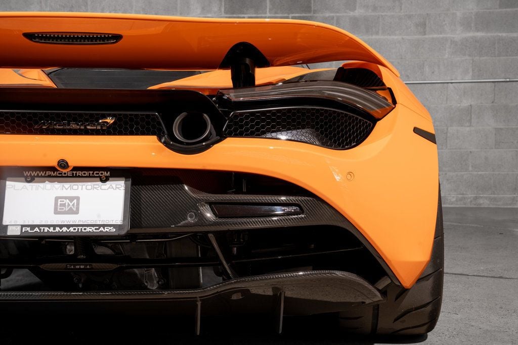 McLaren 720S photo 29
