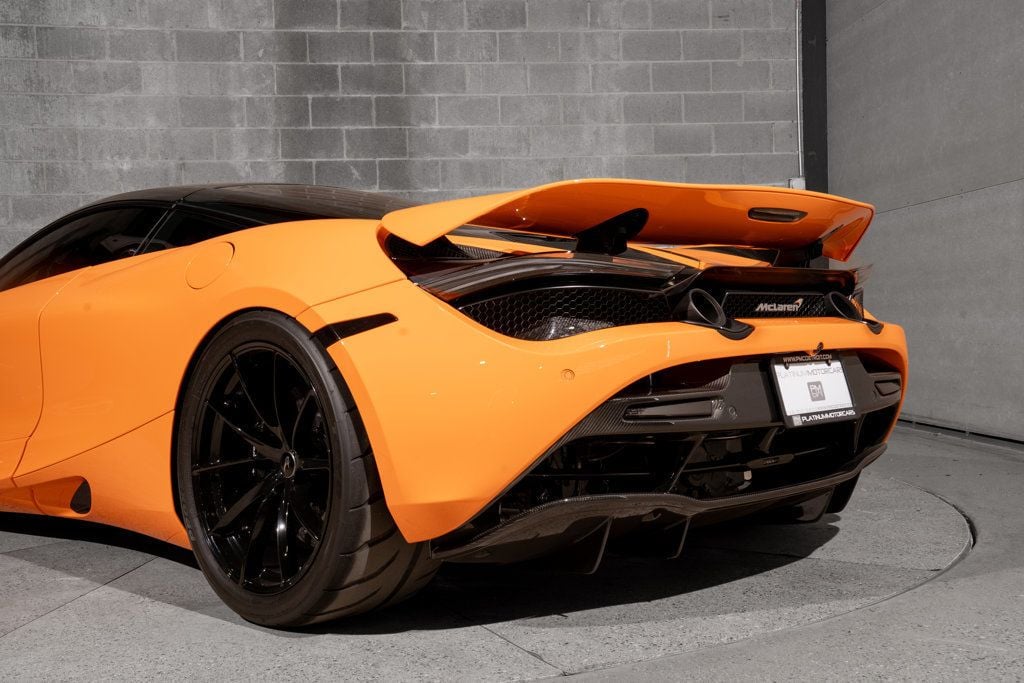 McLaren 720S photo 30