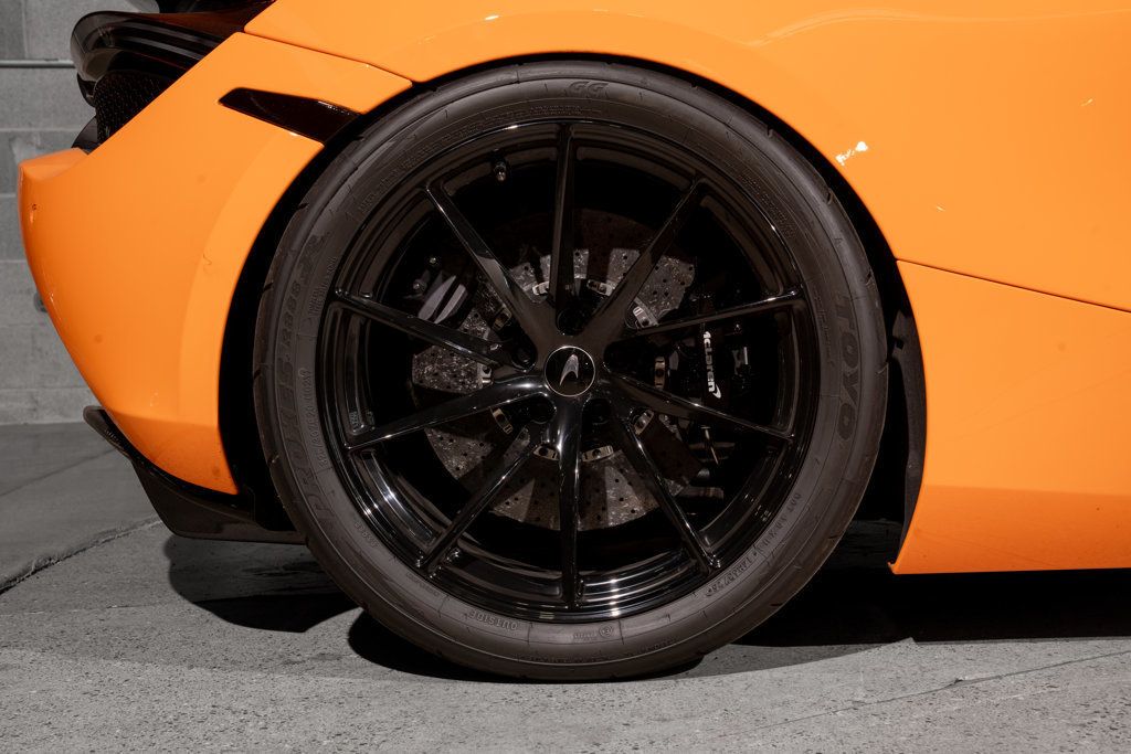 McLaren 720S photo 38