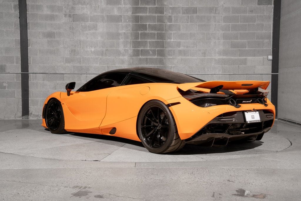 McLaren 720S photo 6