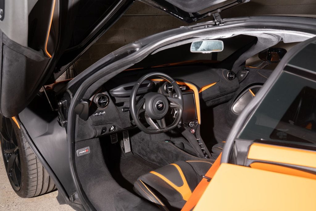 McLaren 720S photo 9
