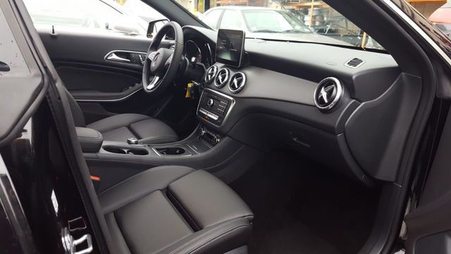 2019 Mercedes-Benz CLA 250 4MATIC w/Panomeric Roof - 18164244 - 10