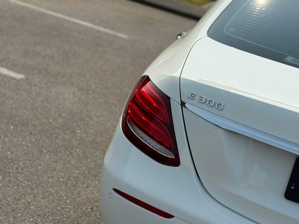 2019 Mercedes Benz E 300 Sedan photo 5