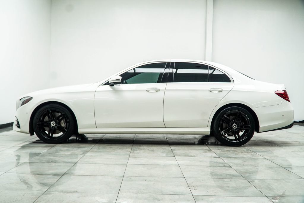 Mercedes-Benz E-Class photo 10