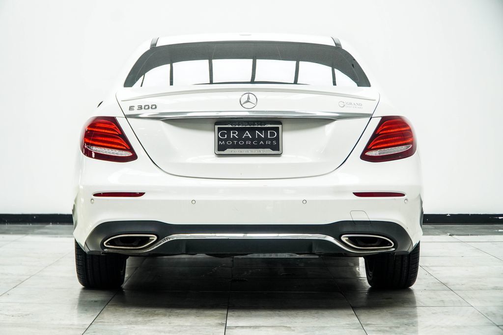 Mercedes-Benz E-Class photo 12