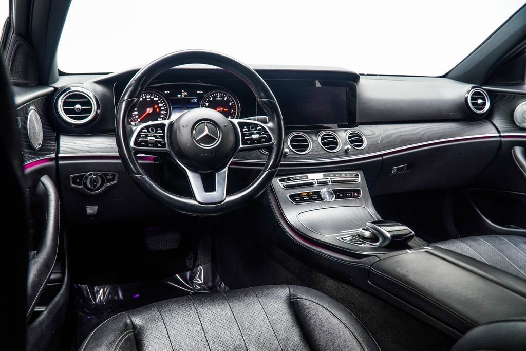 Mercedes-Benz E-Class photo 16