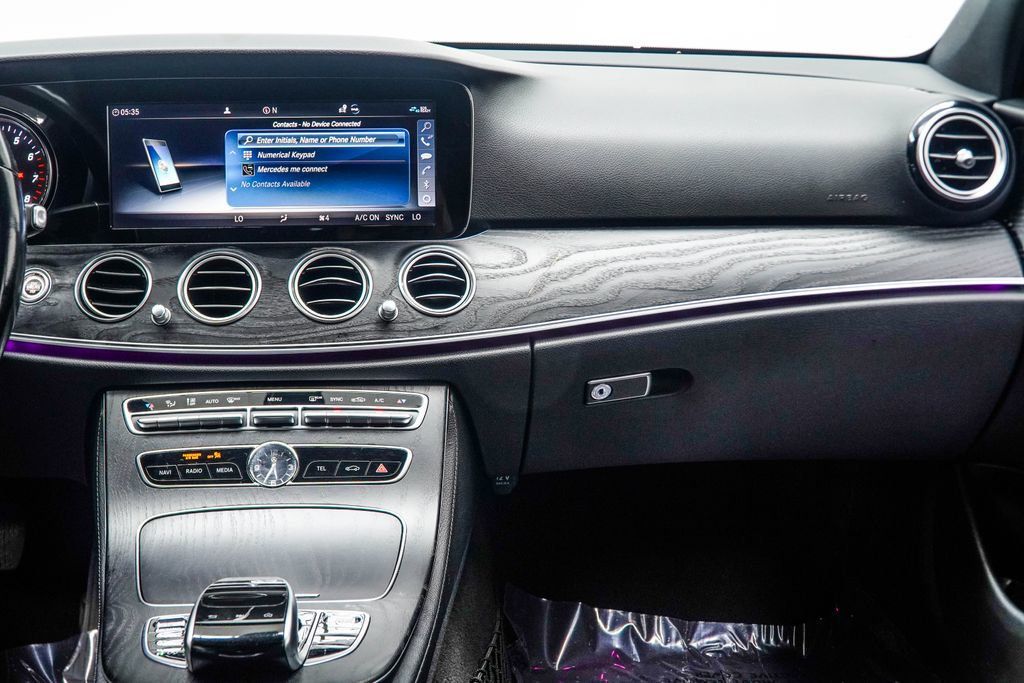 Mercedes-Benz E-Class photo 18