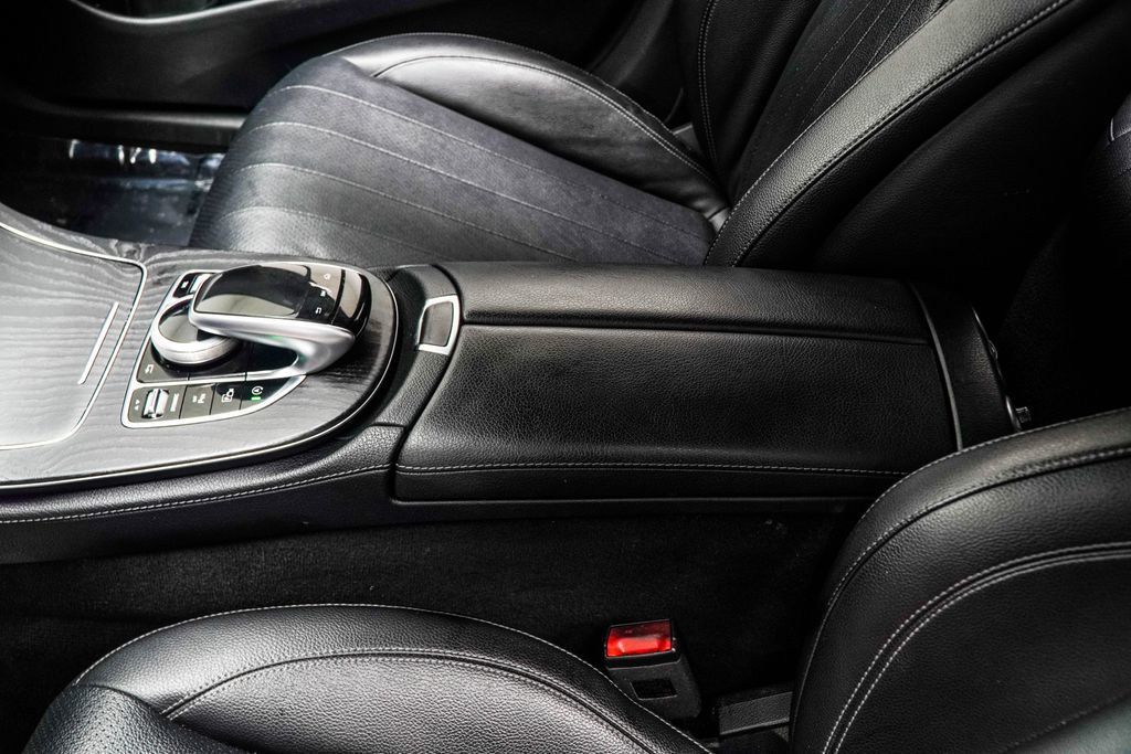 Mercedes-Benz E-Class photo 20