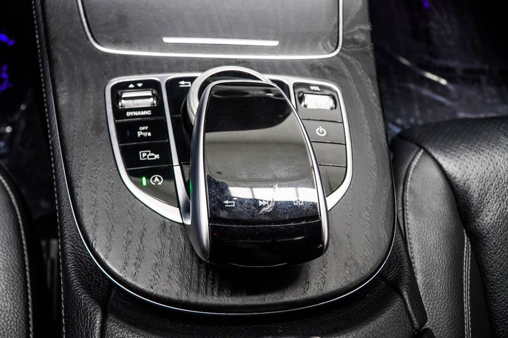 Mercedes-Benz E-Class photo 21