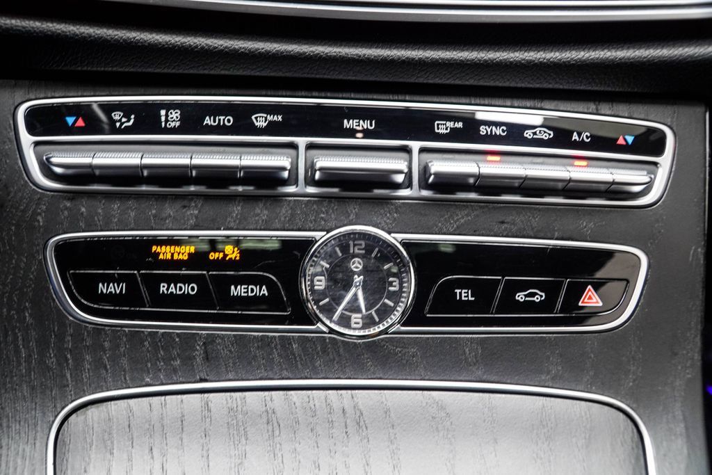 Mercedes-Benz E-Class photo 22