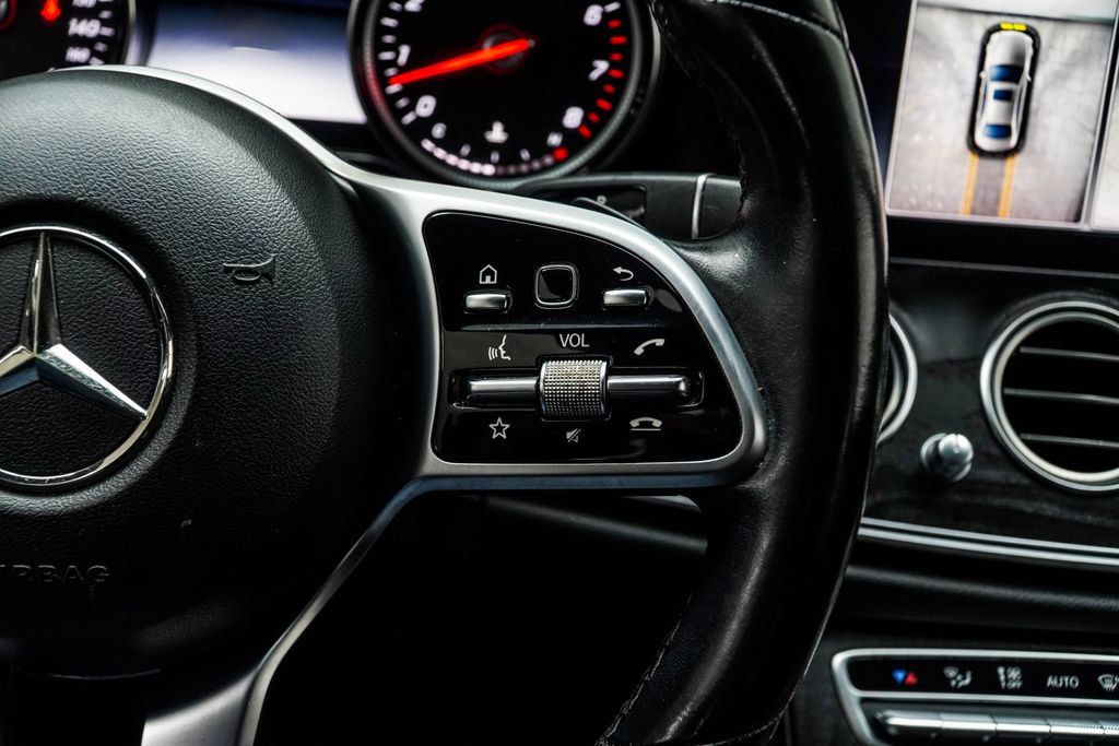 Mercedes-Benz E-Class photo 29