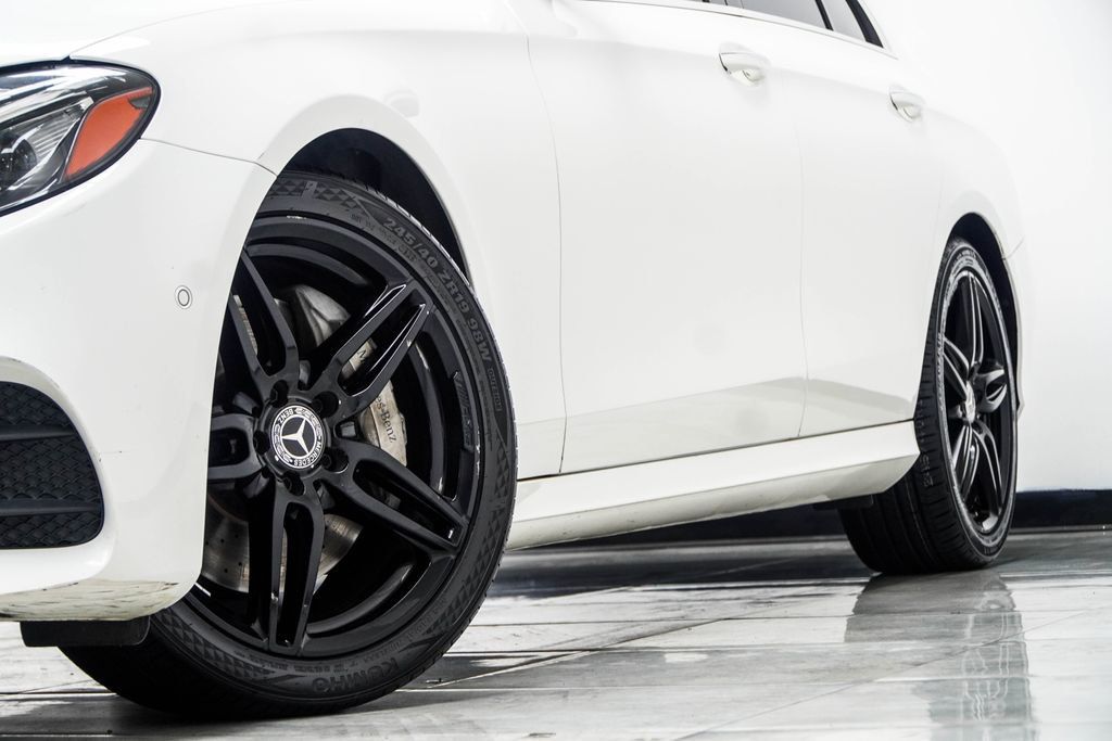 Mercedes-Benz E-Class photo 3