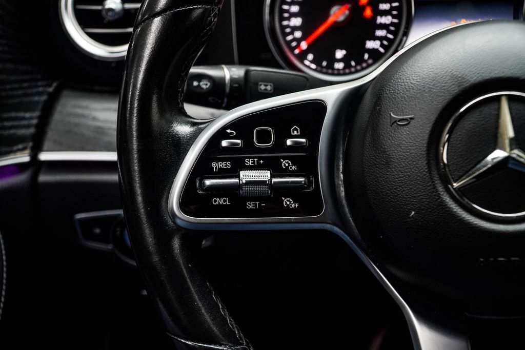 Mercedes-Benz E-Class photo 30