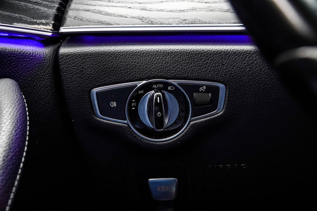 Mercedes-Benz E-Class photo 31