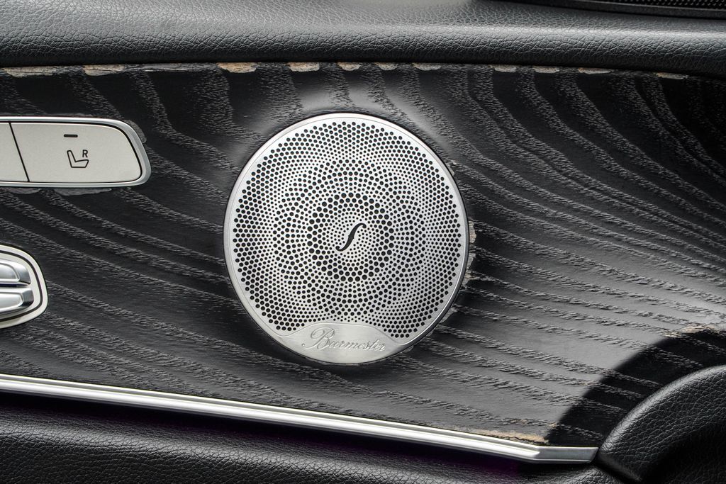 Mercedes-Benz E-Class photo 34
