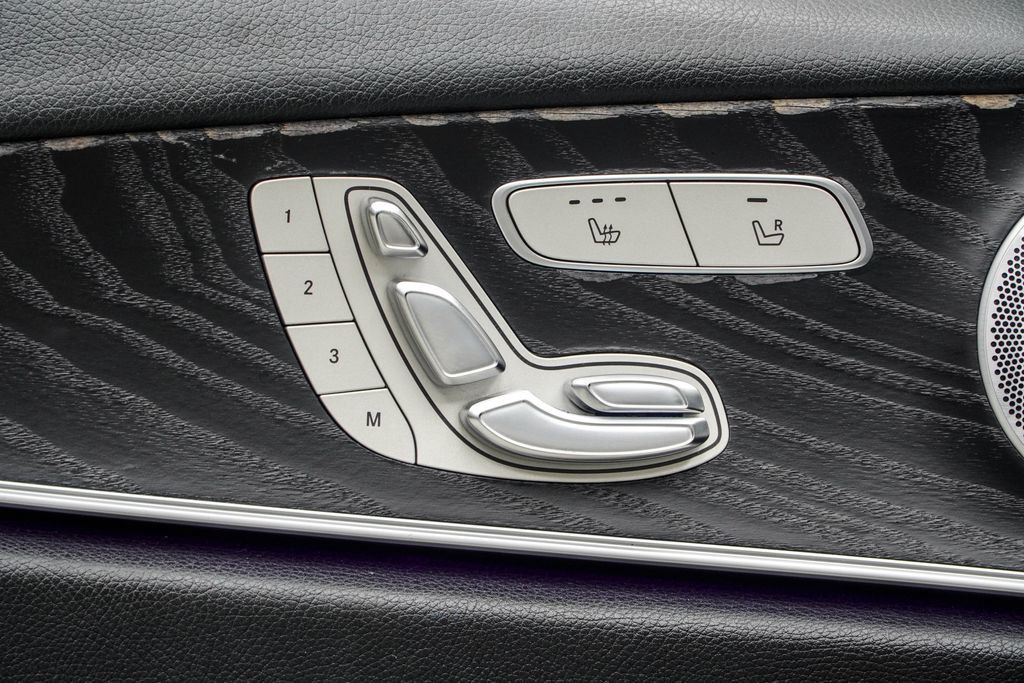 Mercedes-Benz E-Class photo 35