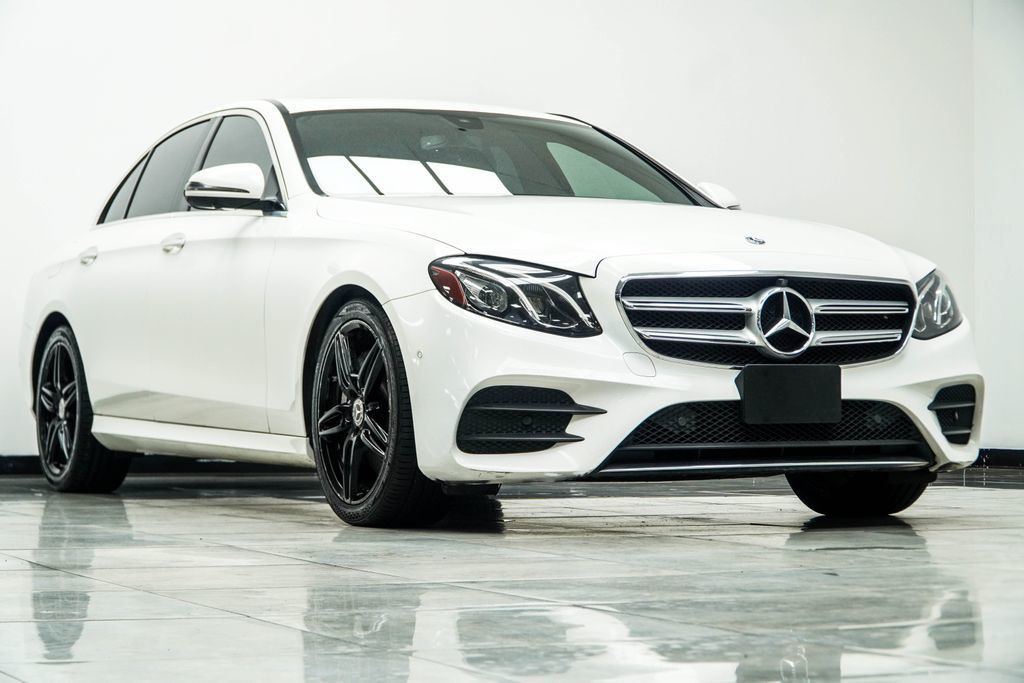Mercedes-Benz E-Class photo 4