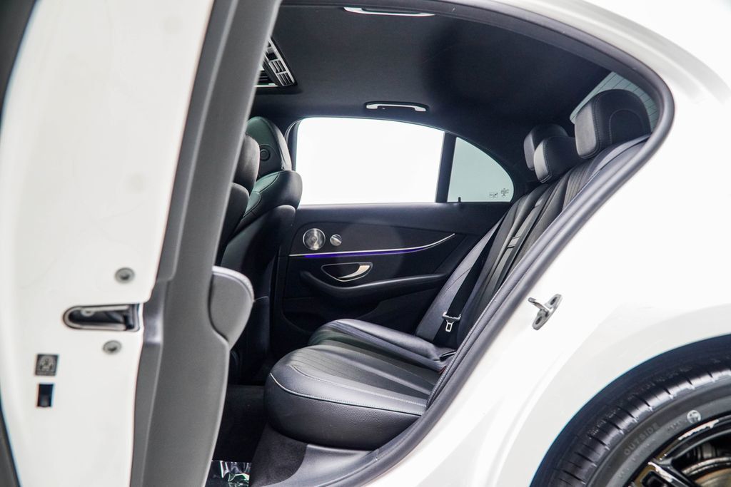Mercedes-Benz E-Class photo 40