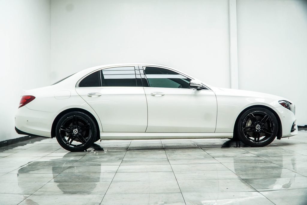 Mercedes-Benz E-Class photo 7
