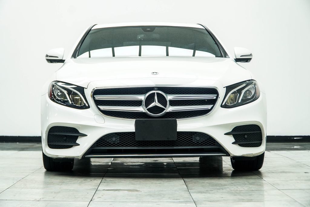 Mercedes-Benz E-Class photo 8