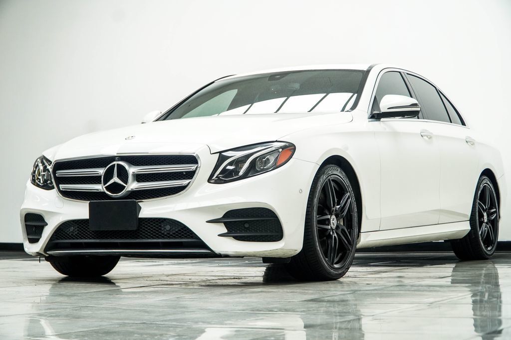 Mercedes-Benz E-Class photo 9